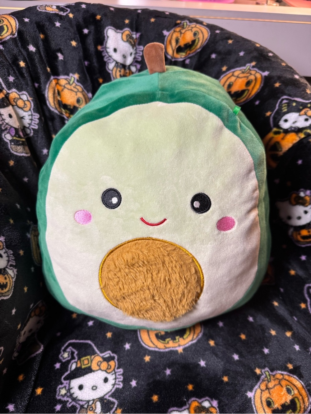 Austin the Avocado 10"
Squishmallow